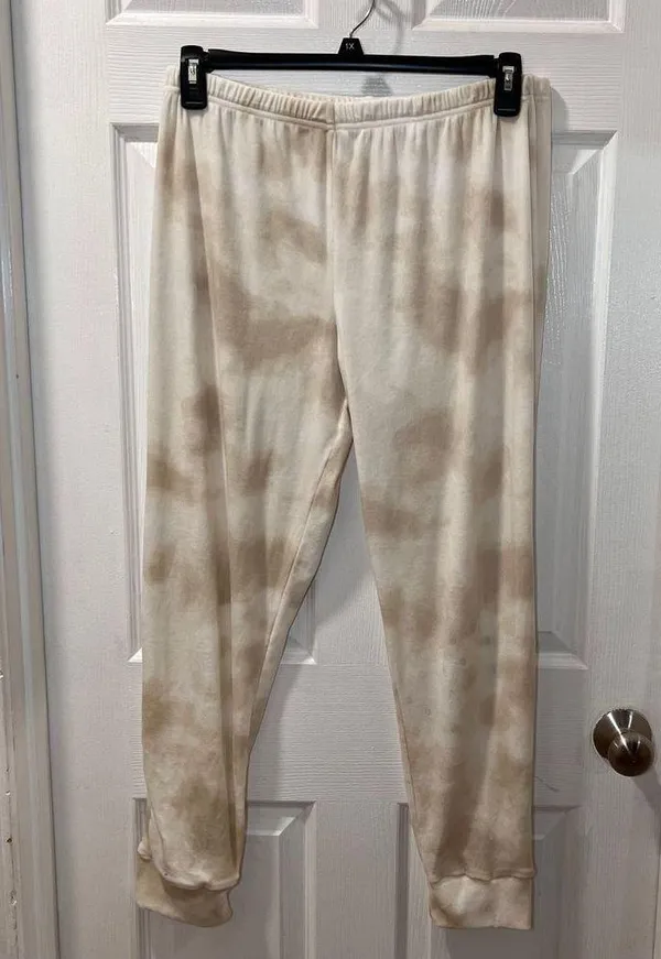 Nicole Miller Cozy Tie-Dye Loungewear Set Beige Cream Sweatshirt & Joggers Two-L - Image 3