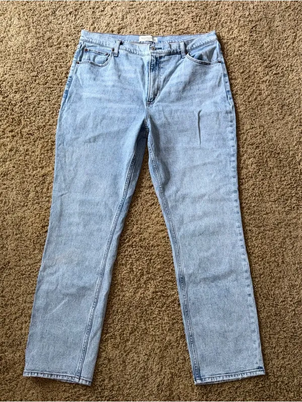 Women’s Abercrombie & Fitch 90’s Slim Straight Jeans Size 33/16 - Image 2