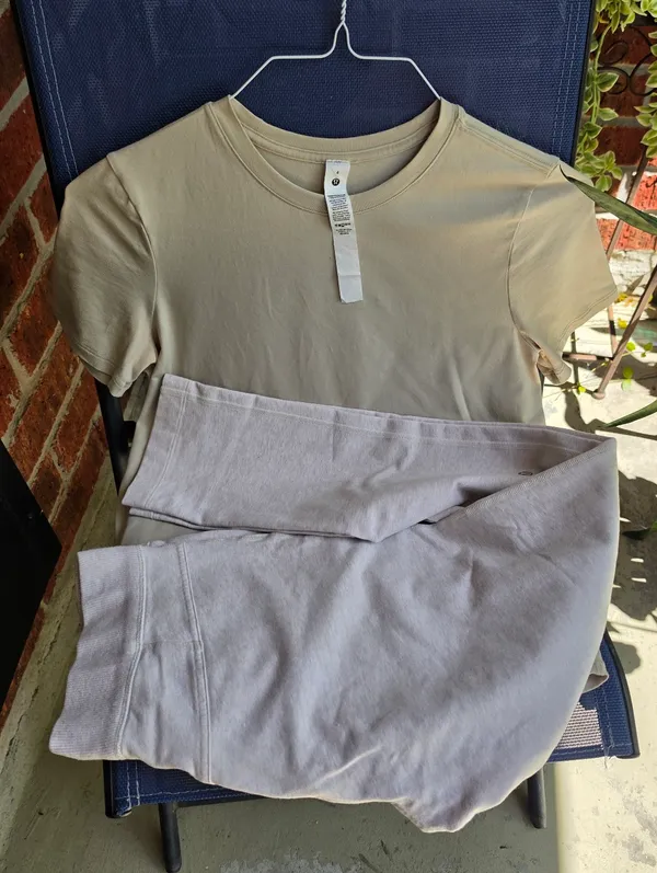 LuluLemon Sweat Pants with zip pockets 6 & Top Sz 4 - Image 10