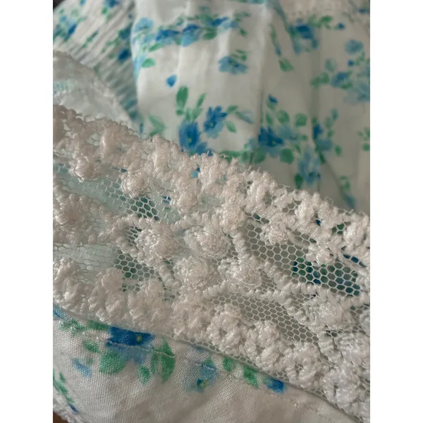 Altard State Willa Floral Lace Trim Tiered Smocked Shorts Ivory Blue XL‎ New - Image 5