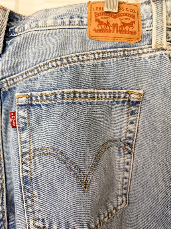 Levi’s ‘94 Wide Leg Baggy Jeans Distressed Cropped - Image 3
