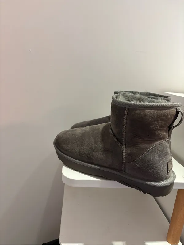 UGG Women’s classic mini boot - Image 3