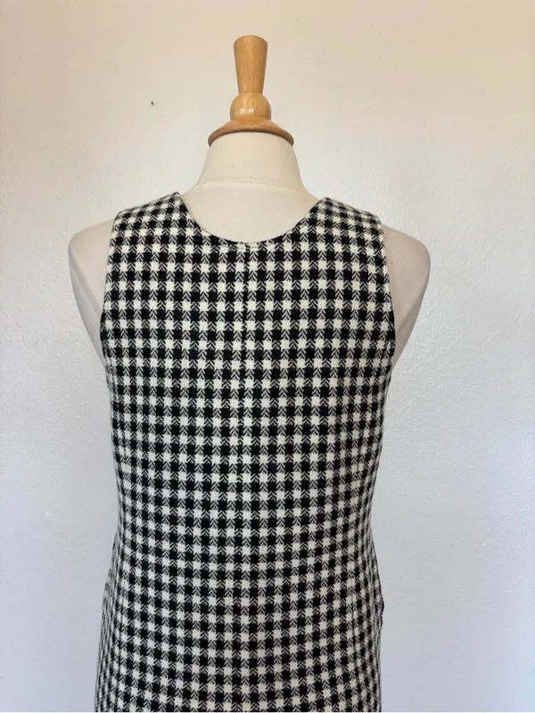 Sleeveless Black and Cream Houndstooth Button-Front Pinafore Dress - Image 5