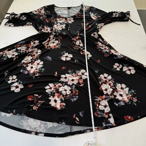 Torrid Pink Floral Studio Knit Short Tie Sleeve‎ V Neck Dress Size 1X - Image 9