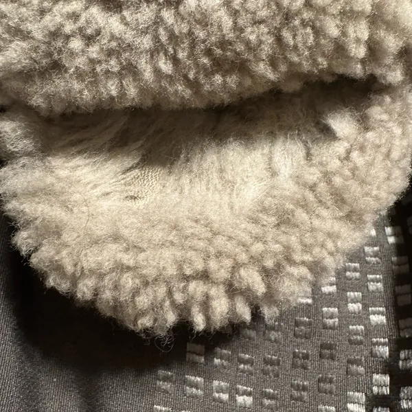 UGG Cozy Cream Fuzzy Slippers very worn as shown still wearable Women’s size 7 - Image 3