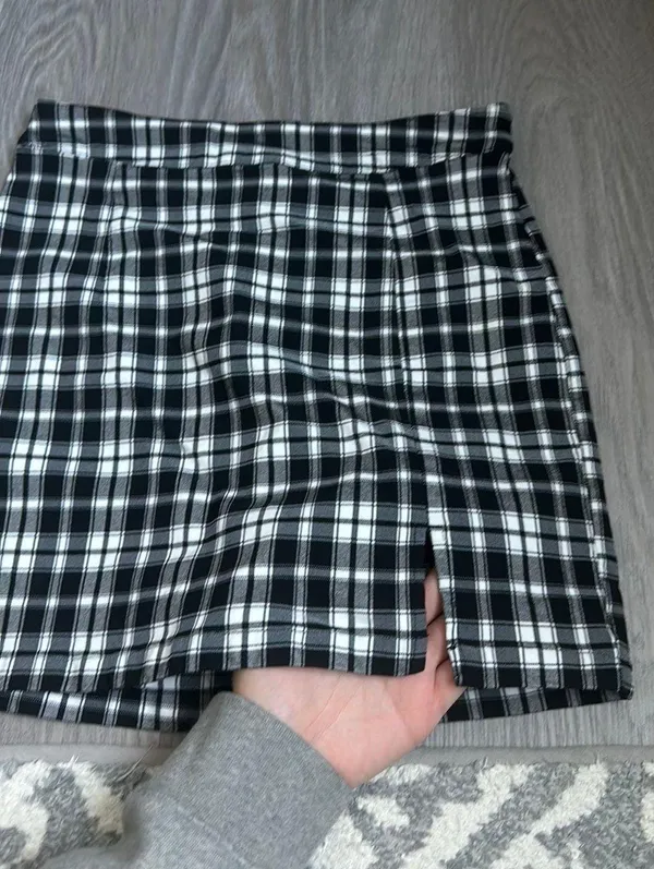 Garage Skirt - Image 4