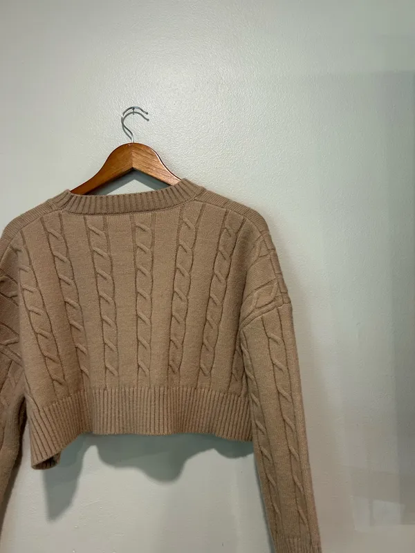 Commence cropped beige cable knit sweater - Image 6