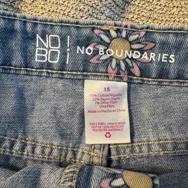 No Boundaries Women's High Rise Destructed Daisy Floral Denim Shorts Size 15 - Image 7