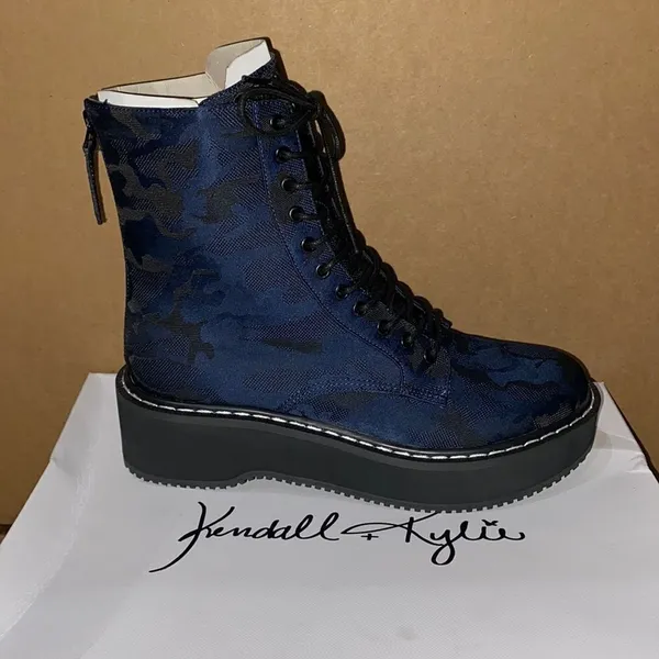 NWT Kendall & Kylie Navy‎ Camo Hunting Combat Boot - Image 2
