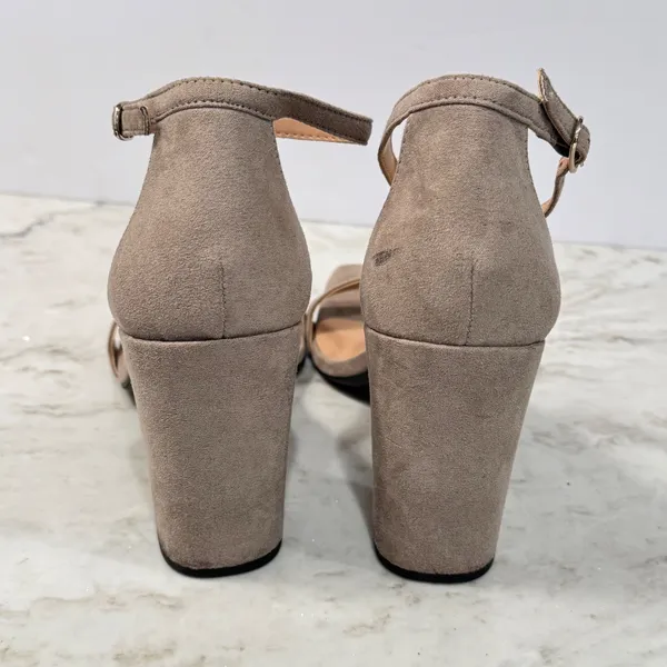 A New Day Womens‎ 9.5 Dress Sandals Block Heels Ankle Strap Tan Open square toe - Image 5