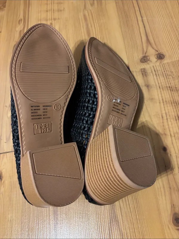 Time and Tru Black Woven Slip-On Loafers - Image 4