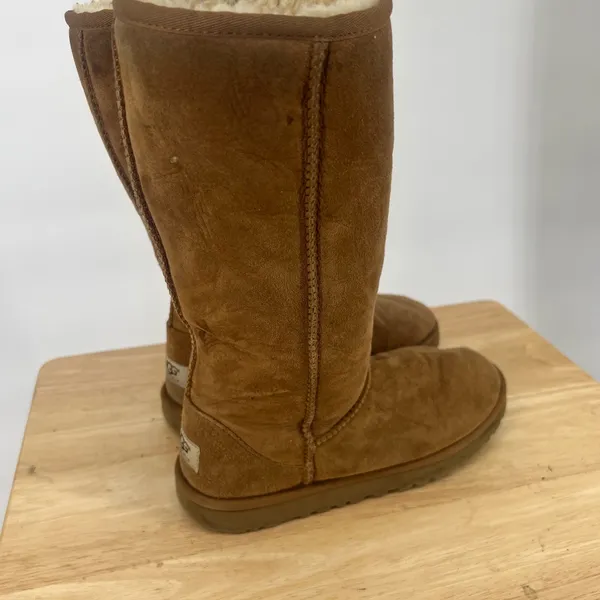 UGG Brown Suede Boots with Shearling Lining - Image 5
