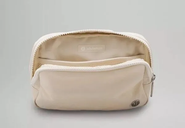 Lululemon Everywhere Belt Bag 1L Wordmark white opal - Image 4