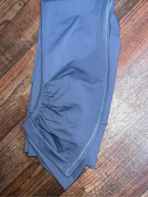 lululemon athletica grey Ruched Hem Leggings cropped size 6 - Image 8