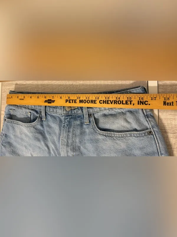 Old Navy High-Waisted Baggy Jean Shorts Light Wash Frayed Cut Offs 2026 Size 10 - Image 7