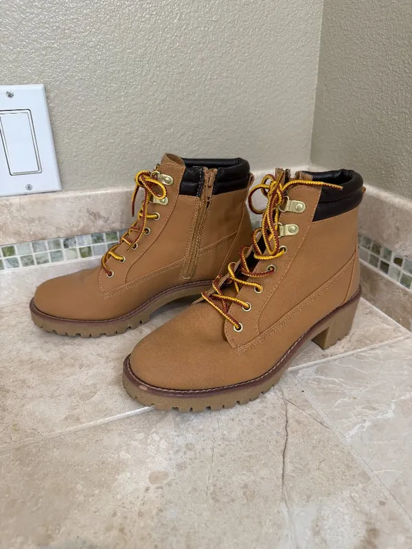 Sugar Mabry Tan combat style, block heel and side zipper Size 8 Lug sole - Image 2