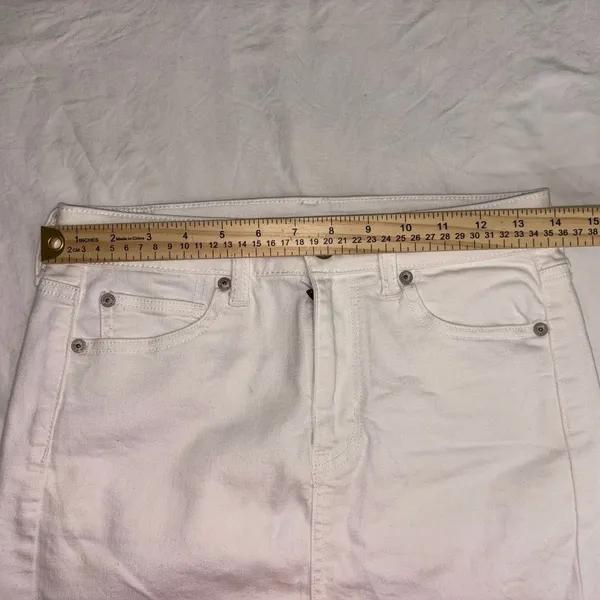 American Eagle Denim Mini Skirt Size 4 White Raw Hem - Image 5