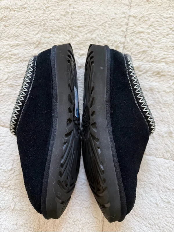 UGG Black Suede Moccasin Slippers Size 8 Silver Braid Cozy Shearling Lined Mules - Image 4