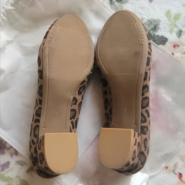 Old Navy Women's Leopard Faux-Suede Mid-Heel Pumps - Image 6
