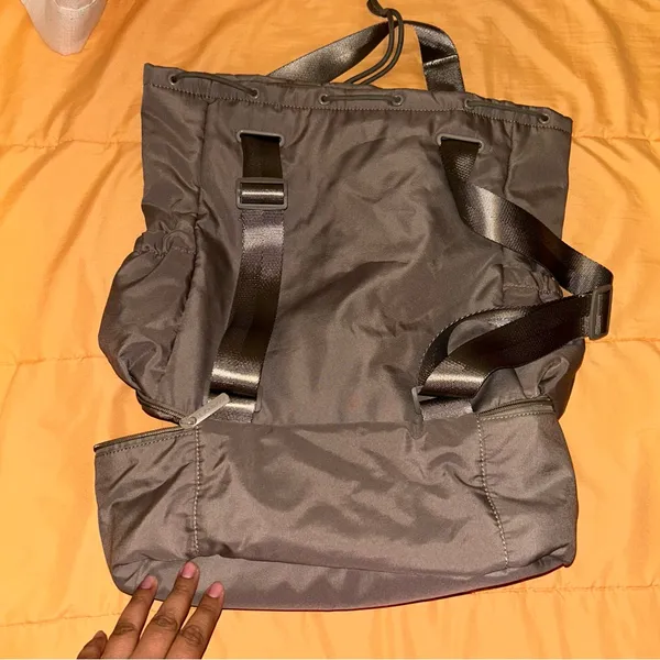 Black Drawstring BEYOND YOGA Black Convertible Gym Bag Backpack - Image 2