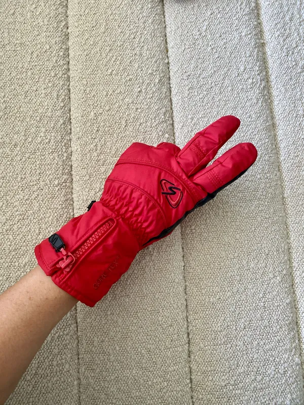 Ski Glows Red - Image 4