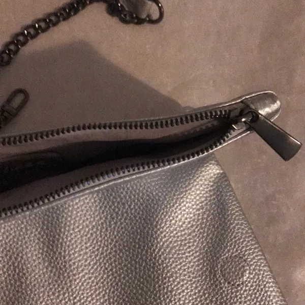 💎EXPRESS SILVER EVENING BAG💎    NWOT - Image 4