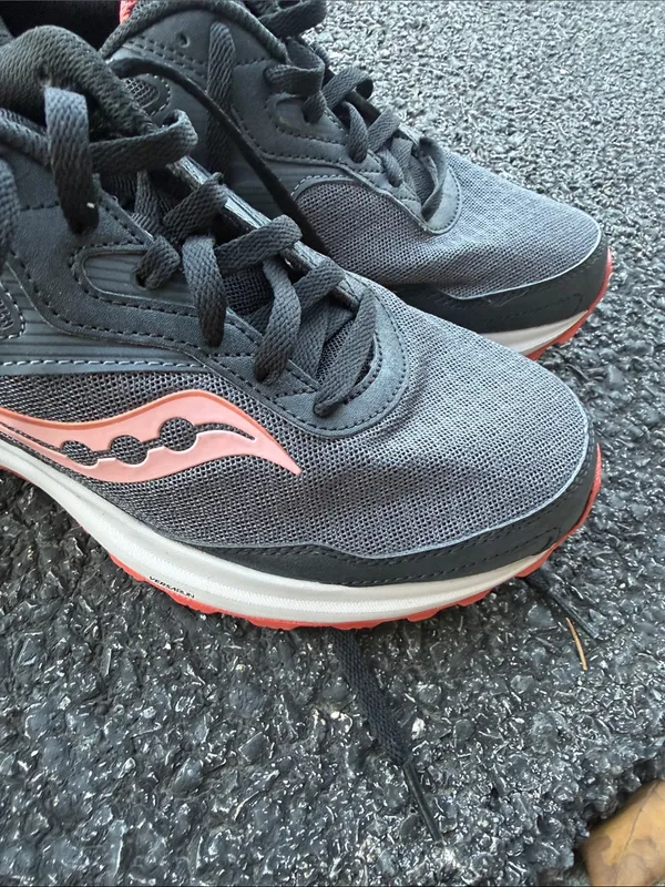 Saucony Women’s Gray and Pink Mesh Running Sneakers - Image 3