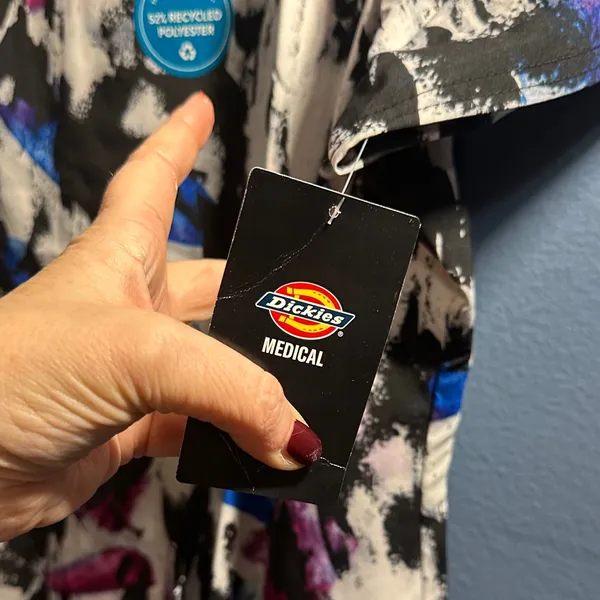 Dickies Multicolor Abstract Scrub Top Sz Large. NWT - Image 11