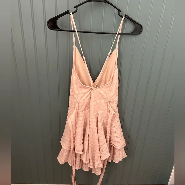 Style Rack Pink Textured Ruffle Tiered‎ Mini Dress Spaghetti Strap Size Medium - Image 4