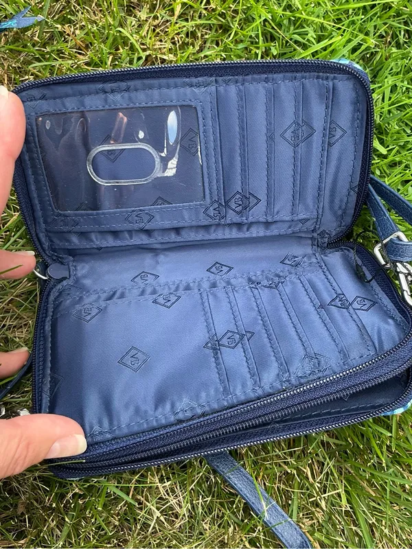 Quilted Vera Bradley travel organizer and wallet set 💙💙 - Image 16