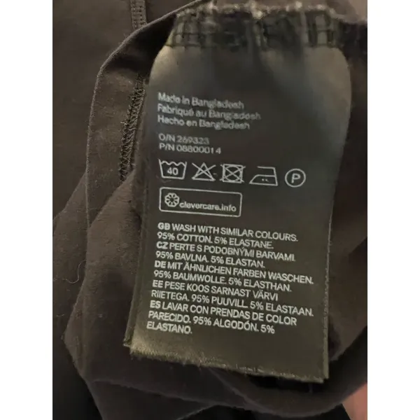 H&M Women's Size M Black V-Neck Short Sleeve Top Basics Layering Tee - Image 4