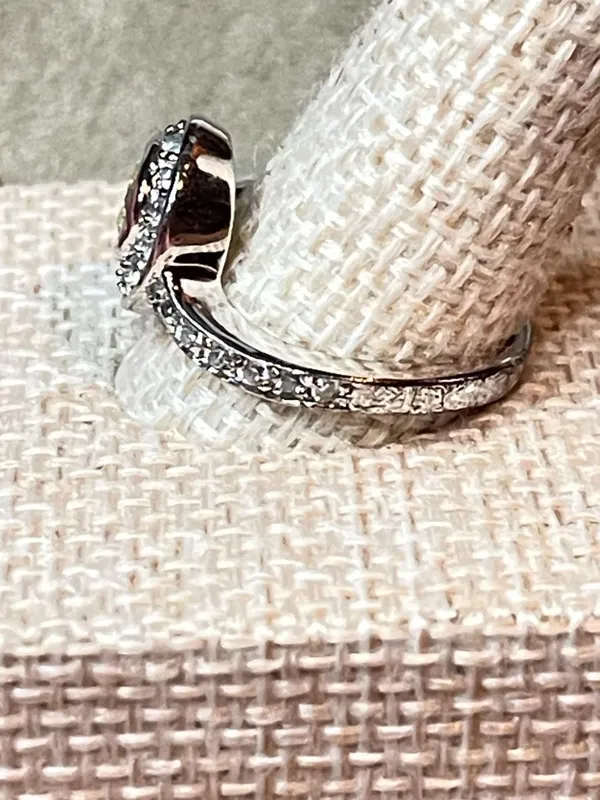 Vintage Y2K EDCO Silver Tone Simulated Peridot & White Crystal Swirl ByPass Ring - Image 2
