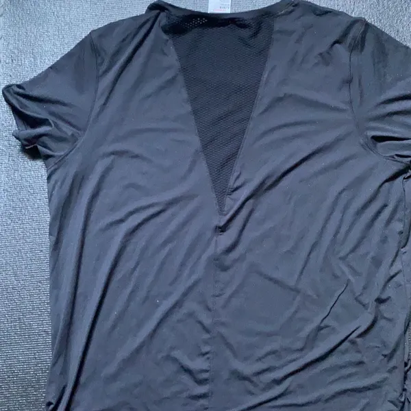 NWT- Kirkland active Tee - Image 3