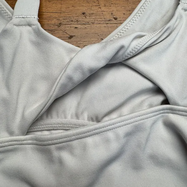 Aerie medium‎ white twist sports bra super cute layers layering - Image 4
