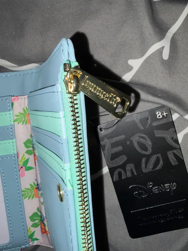 Loungefly Disney Lio & Stitch Luau Stitch Bifold Wallet New with Tags NWT - Image 8