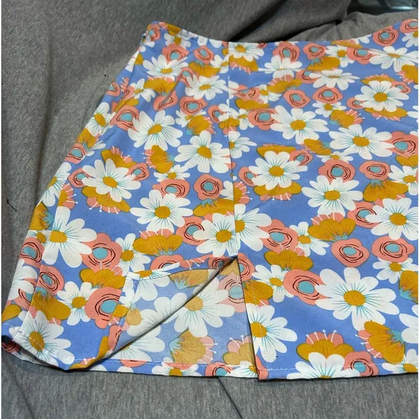 SHEIN mini flowered skirt - Image 2