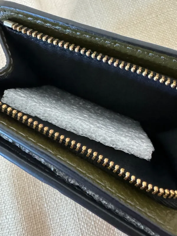 Marc Jacobs Mini Compact Wallet Item No. M0015122 - Image 3