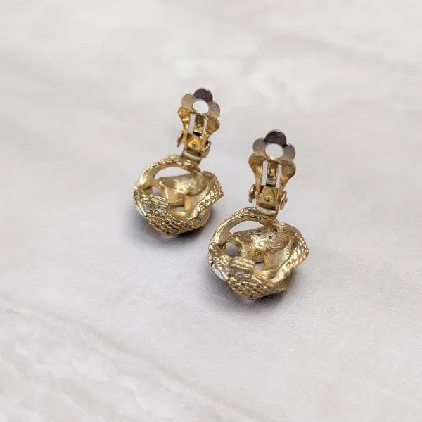 Vintage Clip On Earrings Gold Tone Patterned Knot Design - Fair Condition - Image 7