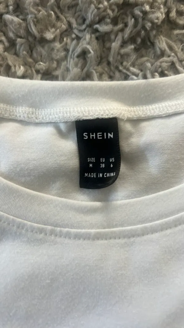 SheIn Cropped T-shirt - Image 2
