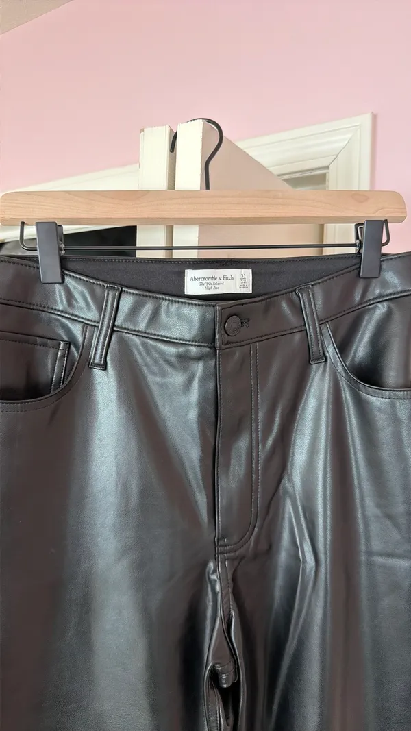 Abercrombie 90’s Relaxed High Rise Leather Pants Curve Love - Image 2