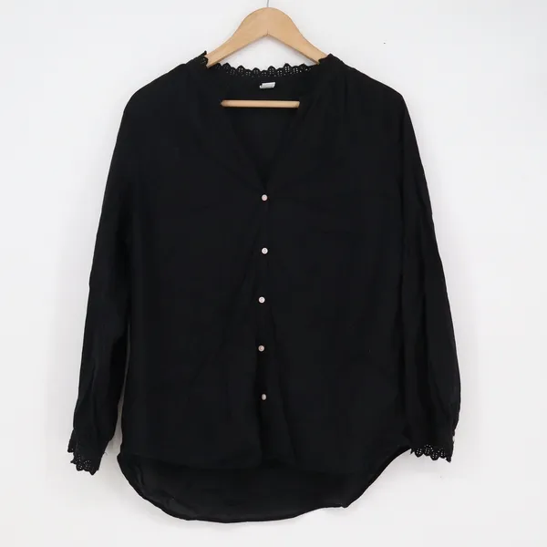Old Navy Womens Black Eyelet Lace Trim Button Front Cotton Blouse Top Large - Image 2
