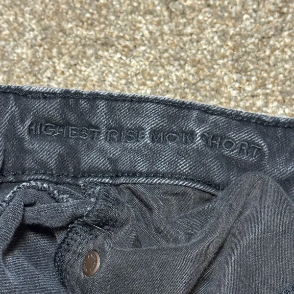 American Eagle Sz 2 cutoff highest rise mom jeans short.‎ - Image 3
