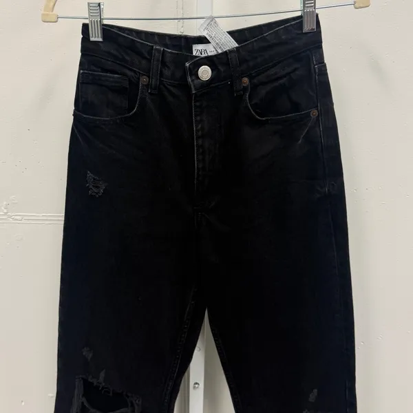 Zara Women's High Rise Straight Leg Distressed Jeans‎ Raw Hem Sz 4 6688/027/800 - Image 4