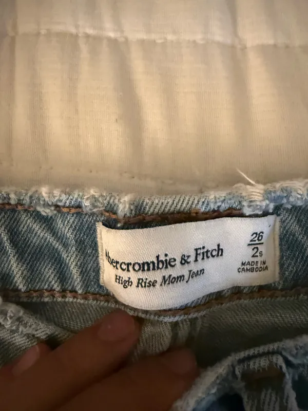 Abercrombie Mom Jeans High-Rise - Image 3