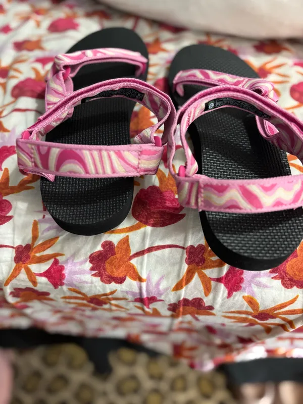 Teva Universal Pink Tie-Dye Vegan Hook & Loop Strap NWOT✨ - Image 4