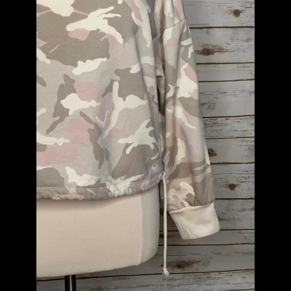 GAP athleisure pink and tan camo drawstring sweatshirt Size XL - Image 3