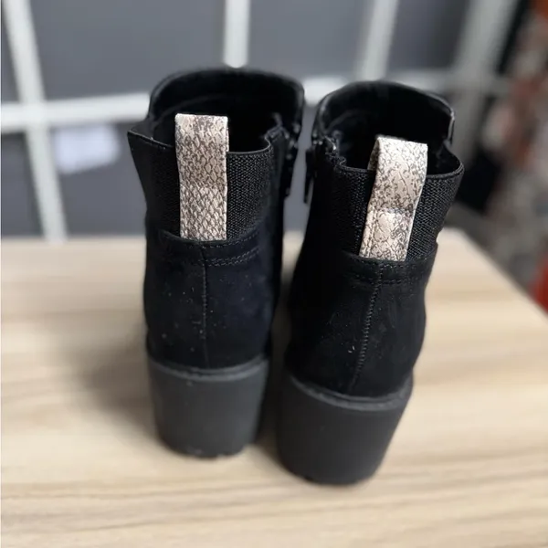 Universal Threads Target Black Lug Sole Suede Ankle Chelsea Boots - Image 4