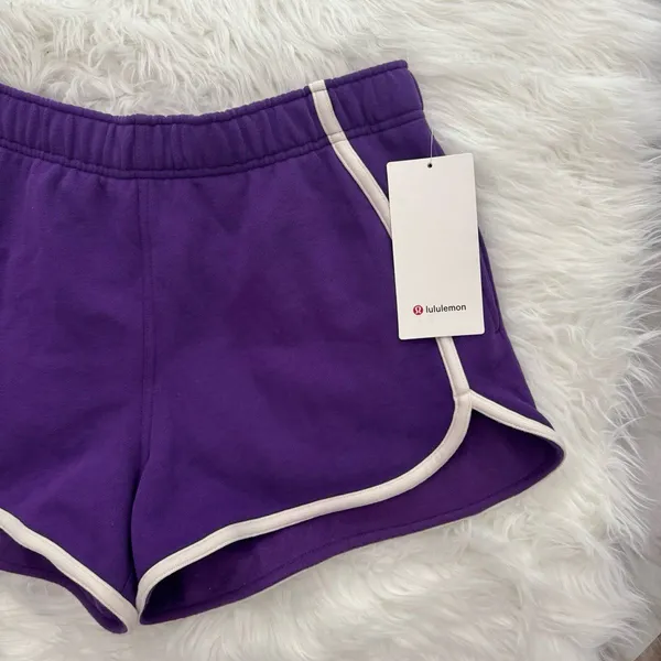 Lululemon Scuba Mid-Rise Oversized Shorts 3" College Purple Light Ivory Large - Image 4