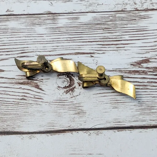 Vintage Screw On Earrings - Large Bow Design - Tarnished - Image 5