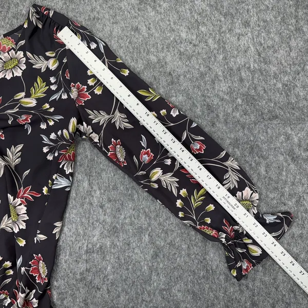 LOFT Women Blouse Sz M Charcoal Floral VNeck Long Sleeve Button Down Ruffle Cuff - Image 9